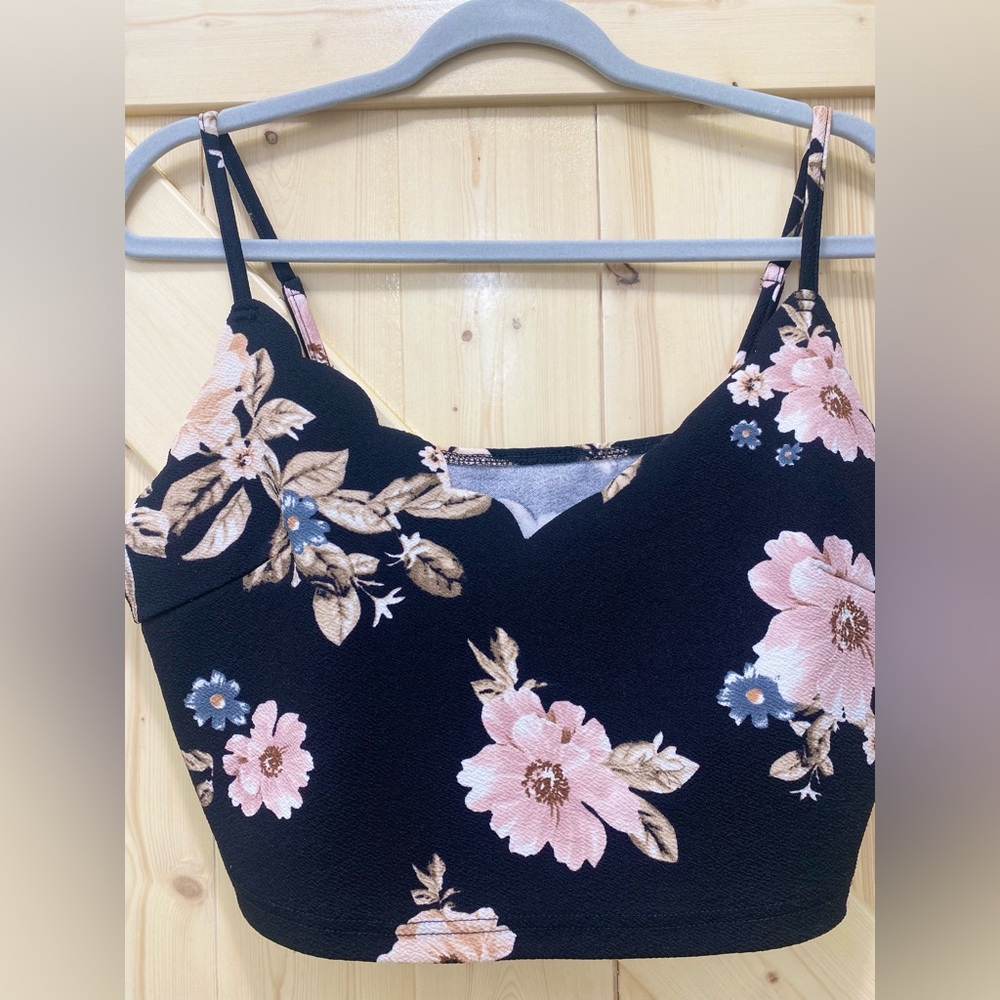 ❤️🤩Peachy Pink Floral Black Cropped Adjustable Spaghetti Strapped Blouse